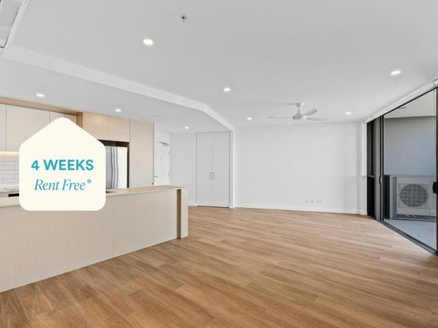 Spacious Three Bedroom Apartment with City Viewsand Parking
