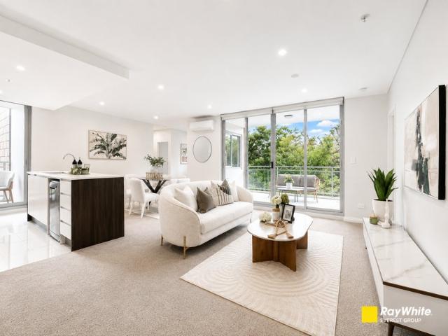 Spacious Three Bedroom Apartment with Uninterrupted Green Views & Excellent Privacy