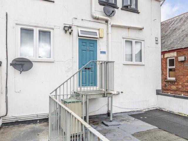 Spacious Three Bedroom Apartment Ashley Cross