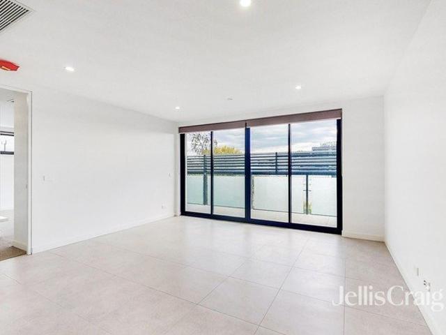 Spacious Three Bedroom Apartment in the Heart of Armadale