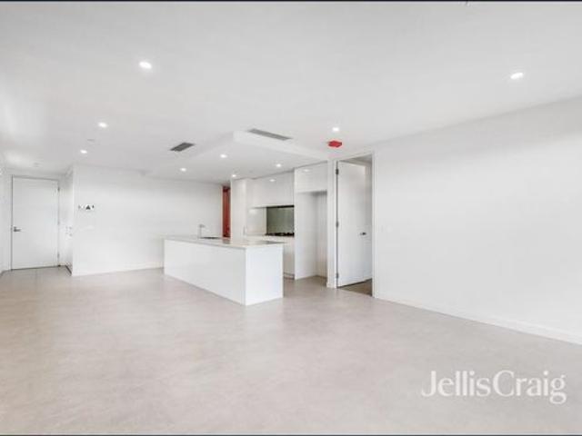 Spacious Three Bedroom Apartment in the Heart of Armadale
