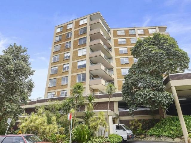 Spacious Three Bedroom Apartment in the Heart of Bellevue Hill