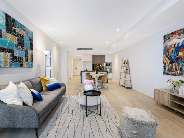 Spacious Three Bedroom Apartment in the Heart of Mascot