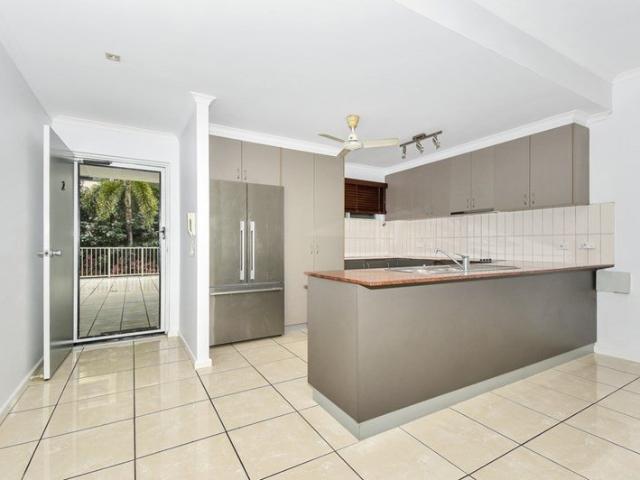 SPACIOUS THREE BEDROOM APARTMENT IN THE HEART OF WOOLNER