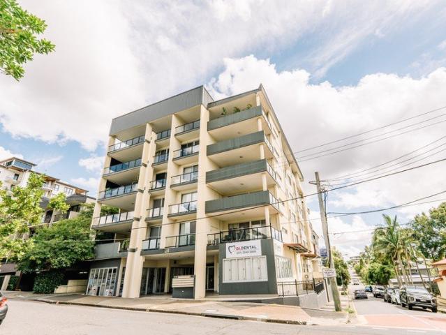 Spacious Three Bedroom Apartment In Upper Mount Gravatt