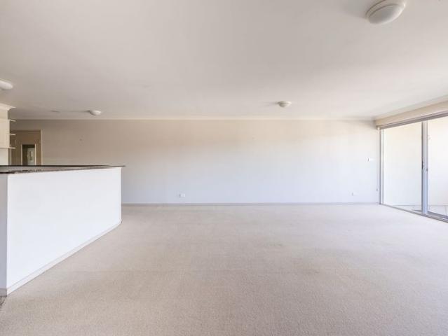 Spacious Three Bedroom Apartment in a Great Central Location