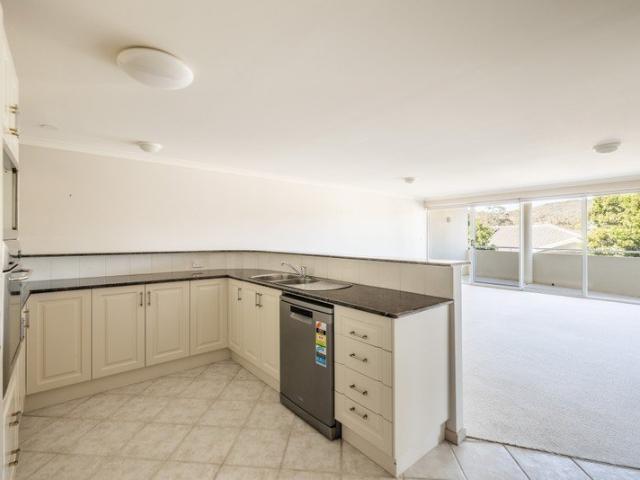 Spacious Three Bedroom Apartment in a Great Central Location