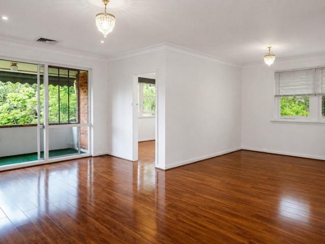 Spacious Three Bedroom Apartment in a Premier East Side Location