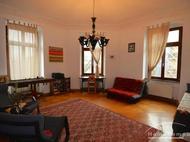 Spacious three bedroom apartment in Prenzlauer Berg, furnished