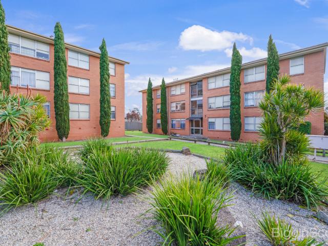 Spacious Three Bedroom Apartment in Prime Maribyrnong Location