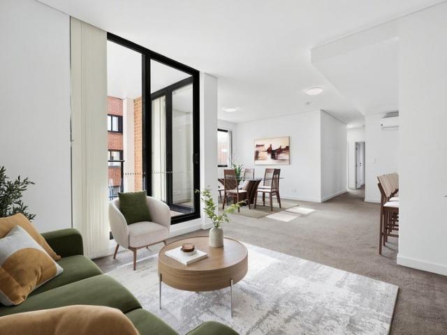 Spacious Three Bedroom Apartment Offering Comfort & Convenience