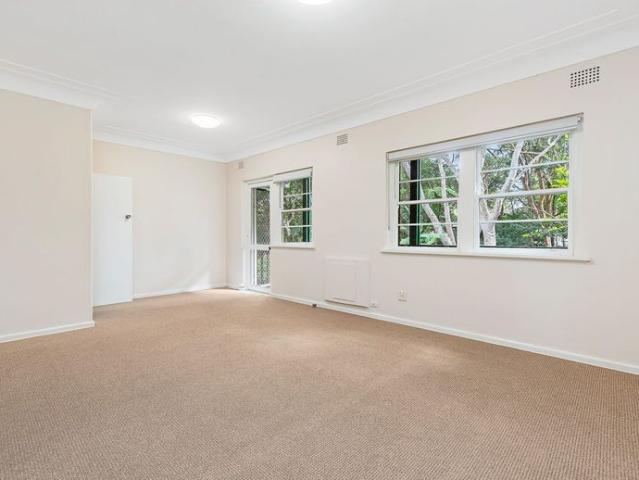 Spacious Three Bedroom Duplex with Leafy Bushland Outlook