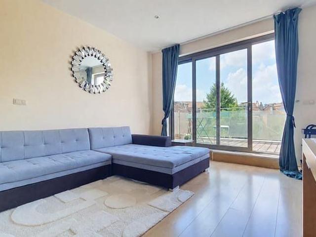 Spacious three bedroom duplex with two terraces and two show