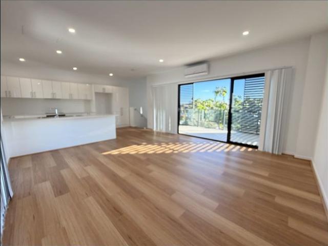 Spacious Three Bedroom Duplex in a Boutique Complex – Lifestyle & Convenience Combined