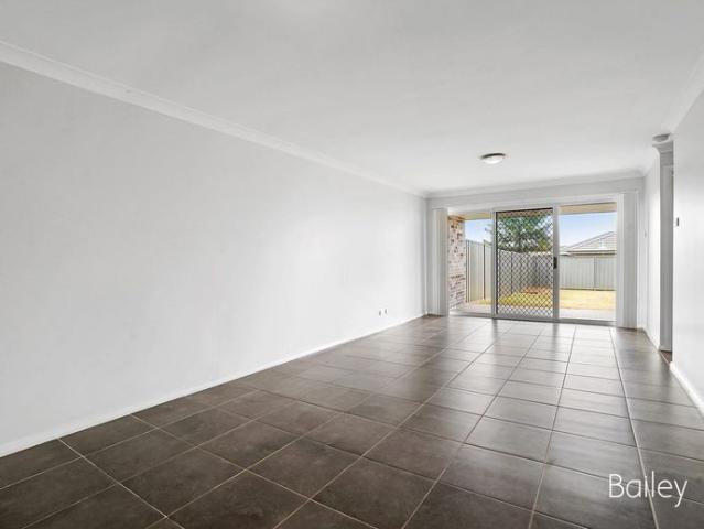 Spacious Three Bedroom Duplex in Quiet Hunterview Area