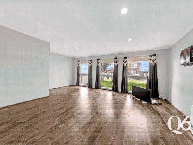 Spacious Three Bedroom Family Home in a Quiet Deer Park Location