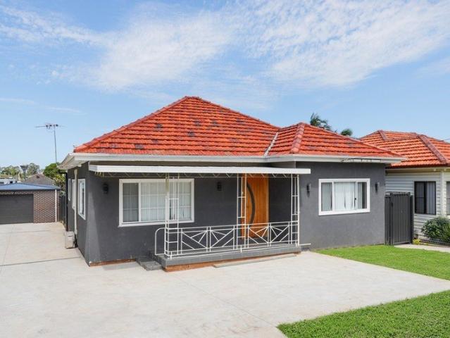 Spacious three bedroom family home in ideal location