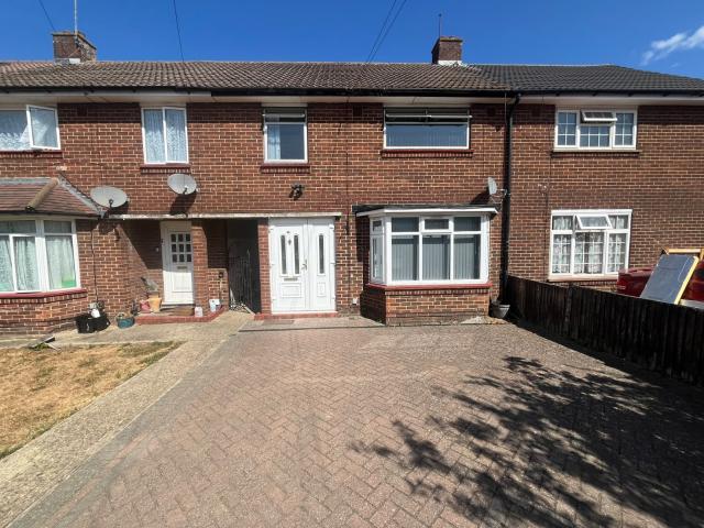 Spacious Three Bedroom Family Home | Large Rear Garden | Generous Driveway | Through Lounge/Dining Room