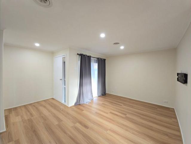 Spacious Three Bedroom Family Home with Bills Included — Narre Warren