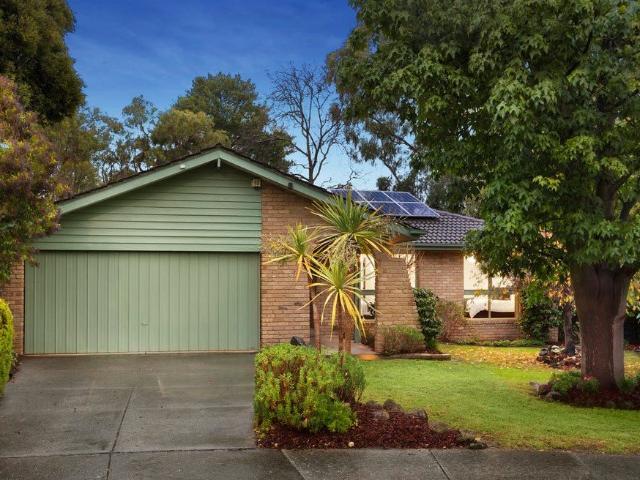 Spacious Three Bedroom Family Home with Double Garage in a Quiet Vermont Court