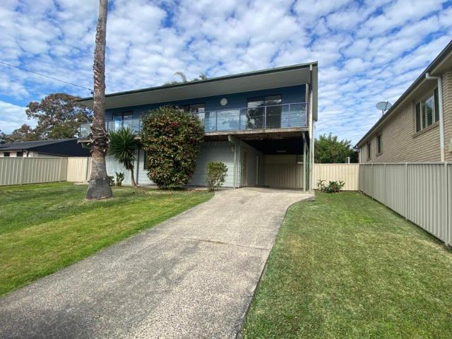 Spacious Three bedroom Family Home with Lake Views
