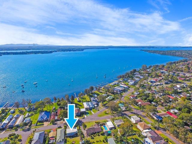 Spacious Three bedroom Family Home with Lake Views