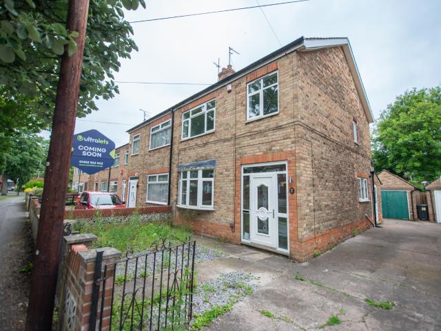 Spacious three bedroom family home with new flooring throughout now available to let!