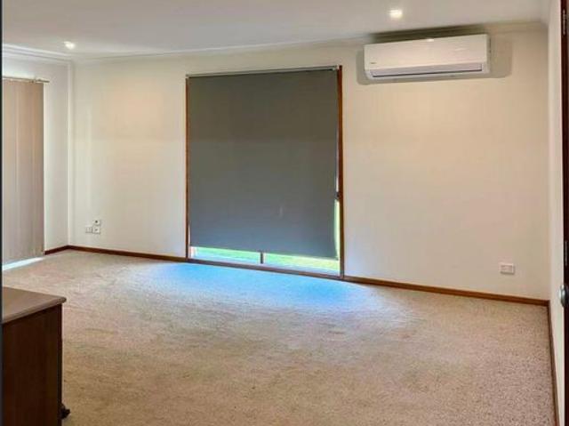 Spacious Three Bedroom Family Home with Two Living Areas — Whole House Rental in Pakenham
