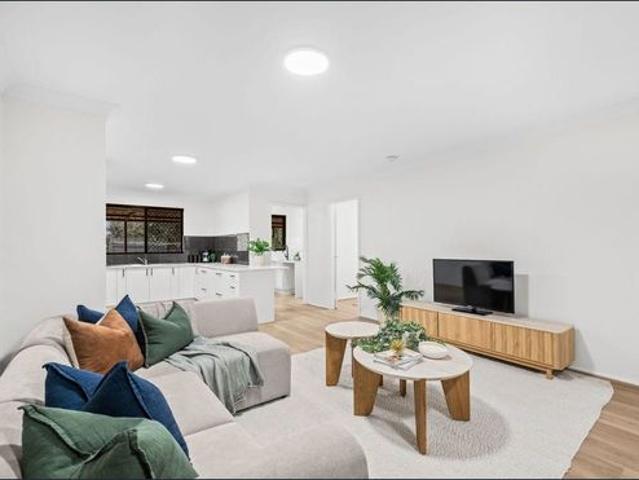 SPACIOUS THREE BEDROOM HOME – HUGE BACKYARD!