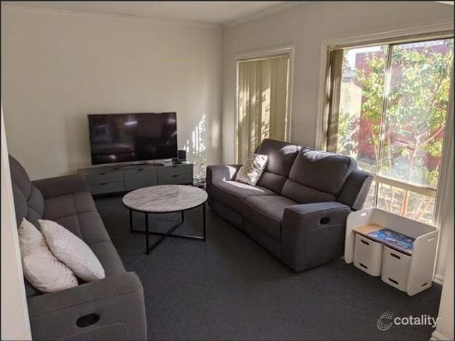 SPACIOUS THREE BEDROOM HOME IN A CONVENIENT LALOR LOCATION