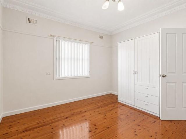 SPACIOUS THREE BEDROOM HOME IN A PRIME LOCATION !