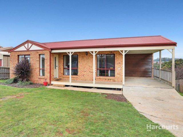 Spacious Three Bedroom Home in a Quiet Romaine Cul de Sac