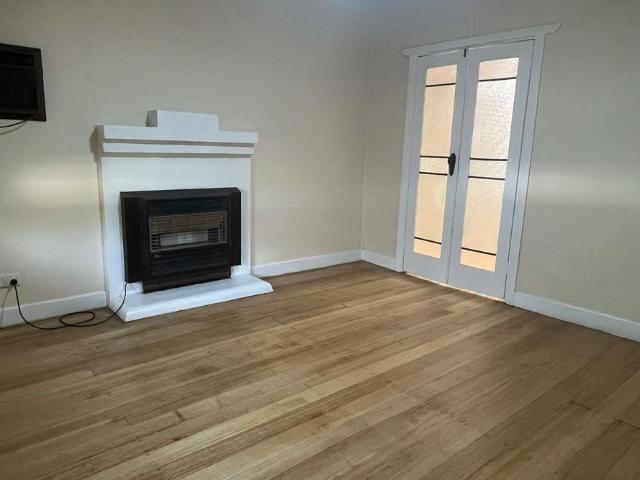 Spacious Three Bedroom Home in Glossop