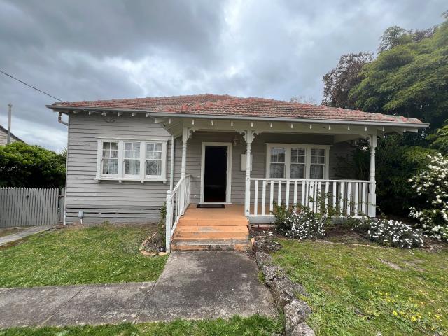 SPACIOUS THREE BEDROOM HOME IN HAMLYN HEIGHTS