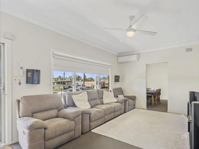 SPACIOUS THREE BEDROOM HOME IN THE HEART OF KILLARNEY VALE