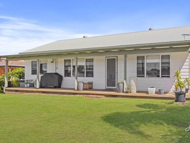 SPACIOUS THREE BEDROOM HOME IN THE HEART OF KILLARNEY VALE