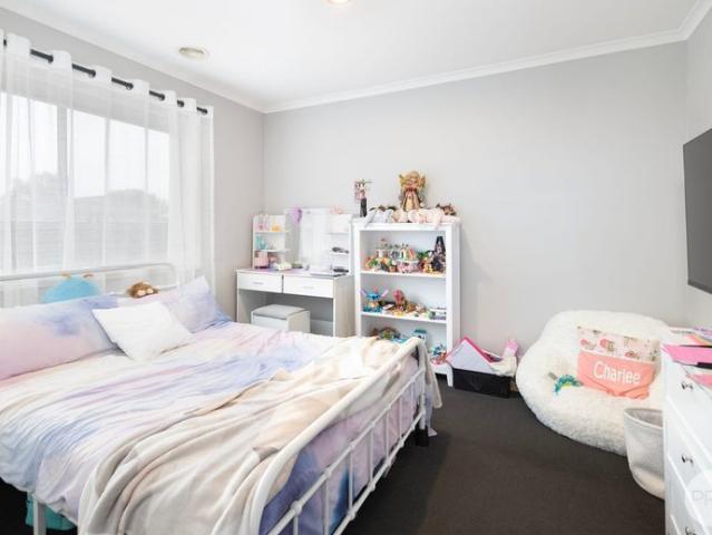 SPACIOUS THREE BEDROOM HOME MINUTES FROM DTC