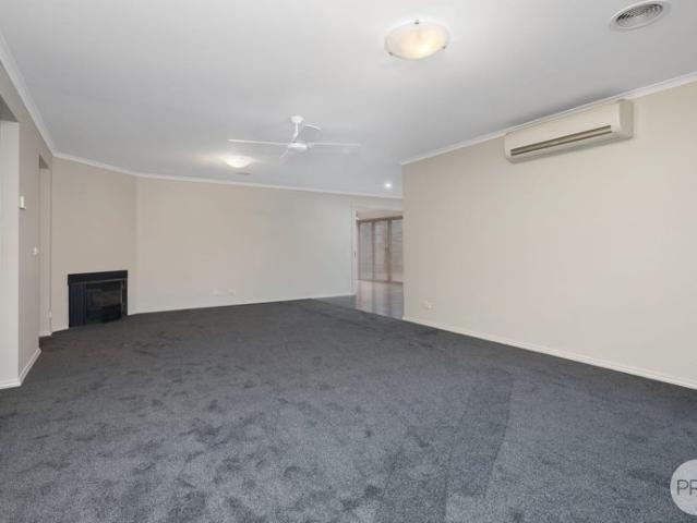 SPACIOUS THREE BEDROOM HOME + STUDY IN COSY CANADIAN ESTATE