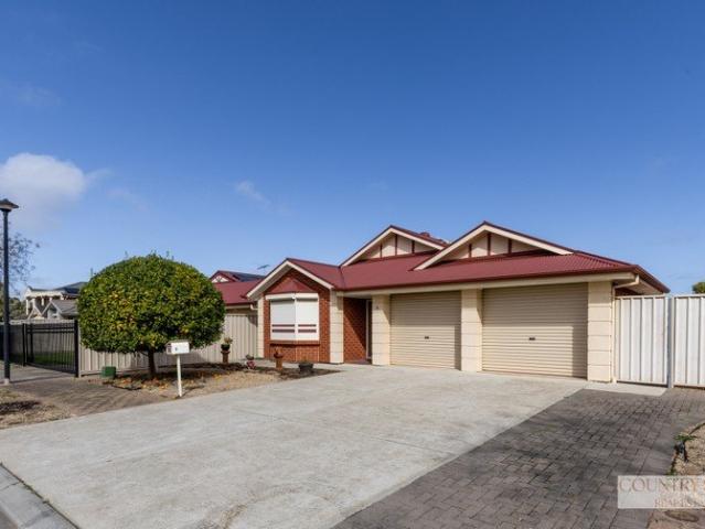 SPACIOUS THREE BEDROOM HOME WITH TWO BATHROOMS AND MULTIPLE LIVING AREAS