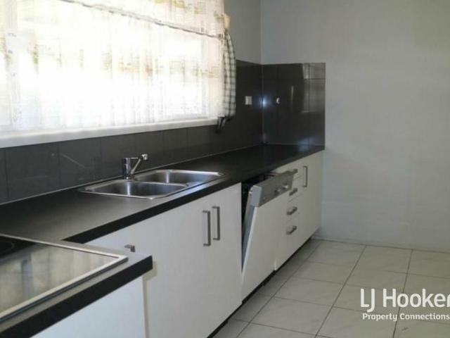 SPACIOUS THREE BEDROOM HOME WITH AIR CONDITIONING & SIDE ACCESS