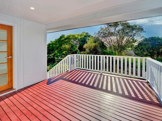 Spacious Three Bedroom Home with Breezes & Air Con