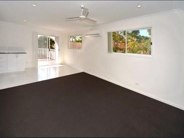 Spacious Three Bedroom Home with Breezes & Air Con