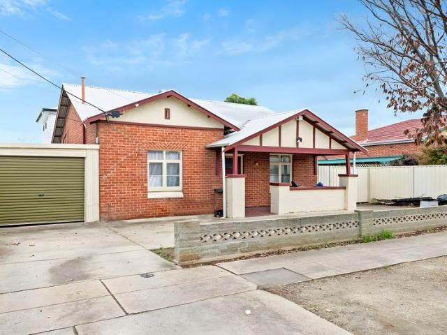Spacious Four Bedroom Home with Flexible Living in Prime Hilton Location