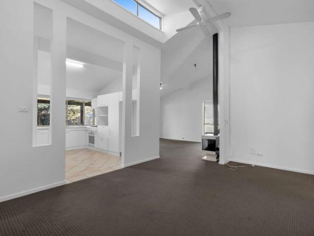 Spacious Three Bedroom Home with Inground Pool in Camden