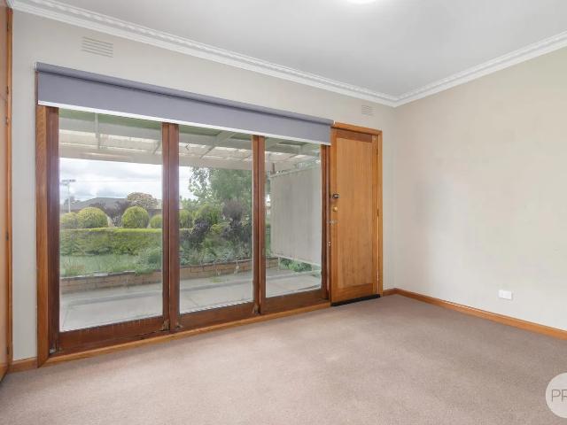 SPACIOUS THREE BEDROOM HOME WITH SHED IN AN IDEAL LOCATION