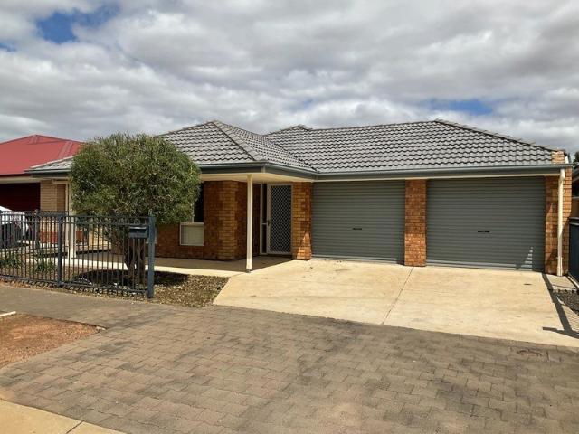 Spacious Three Bedroom Home Your Munno Para Home Awaits!