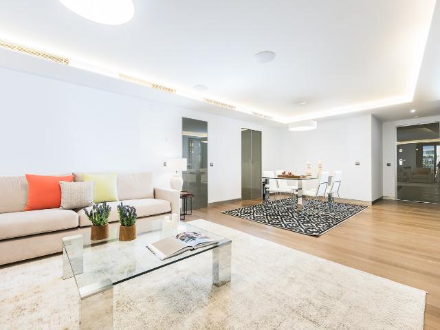 Spacious three bedroom in sought after Madrid neighbourhood