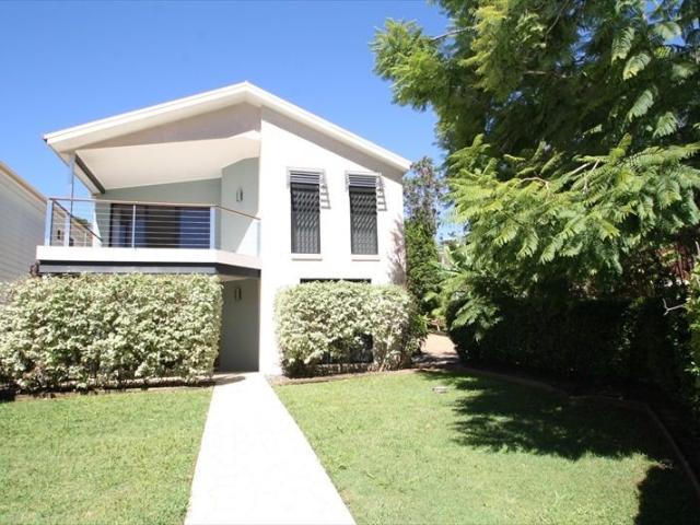 SPACIOUS THREE BEDROOM JETTY HOME