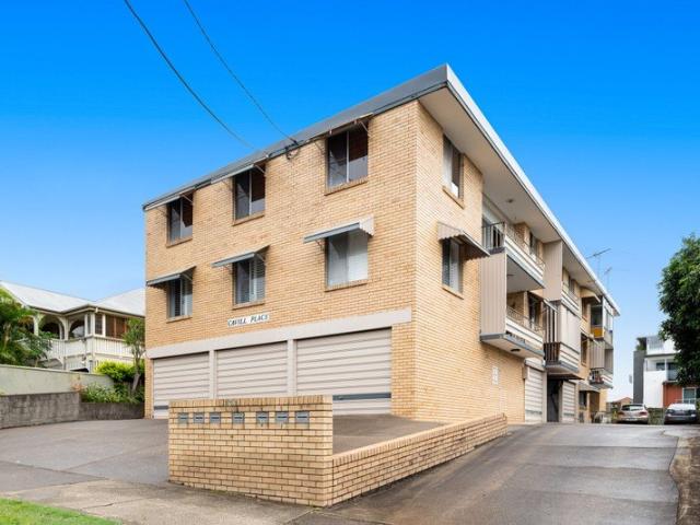 Spacious Three Bedroom Living in a Boutique Coorparoo Complex