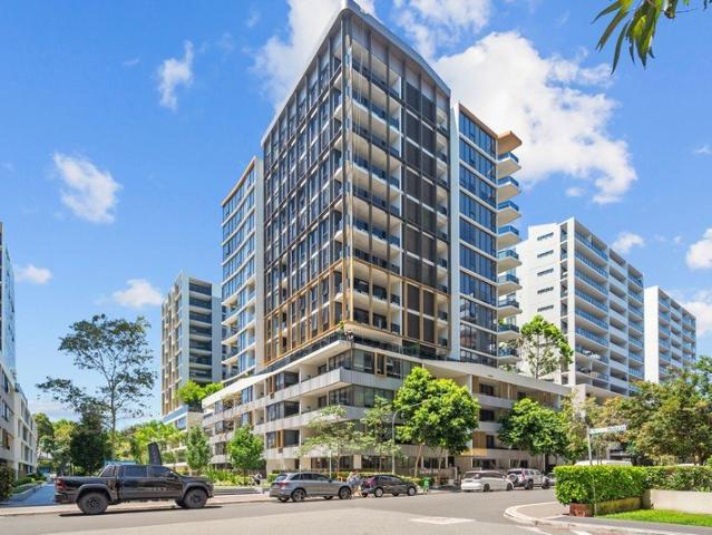 Spacious Three Bedroom Residence in the Heart of Mascot